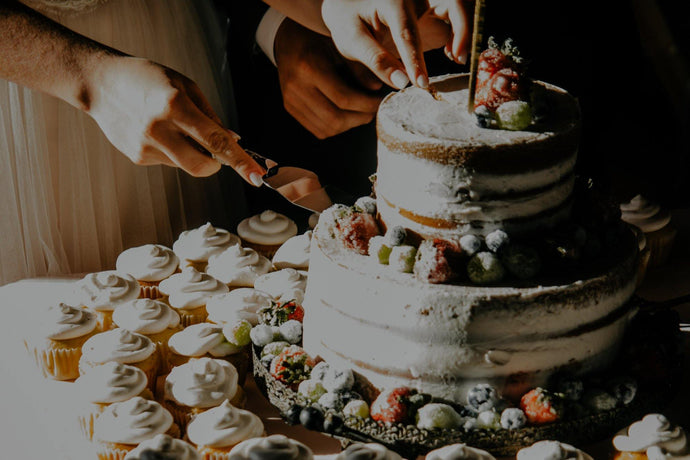 How to Choose the Perfect Wedding Cake | Wedding Cake Ideas & Tips
